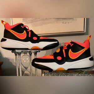 ⭐️NWOT NIKE SNEAKERS⭐️